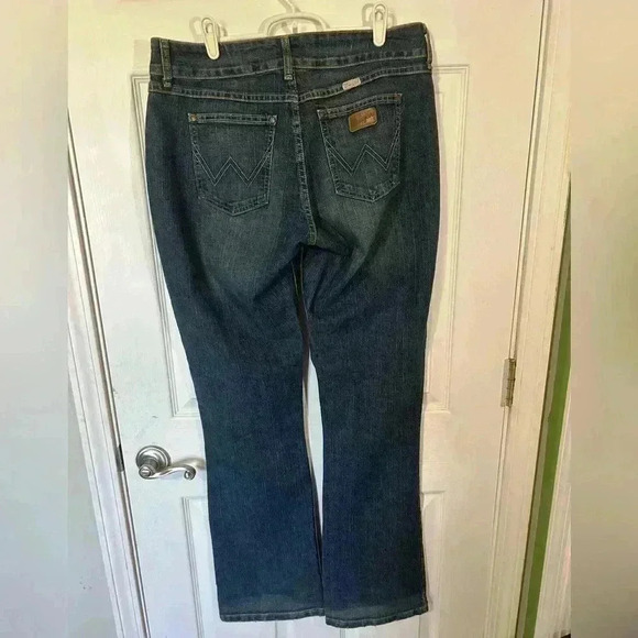 Wrangler Premium Patch jeans. Darker denim wash size 11/12 x 34 length Low Rise - Picture 5 of 12